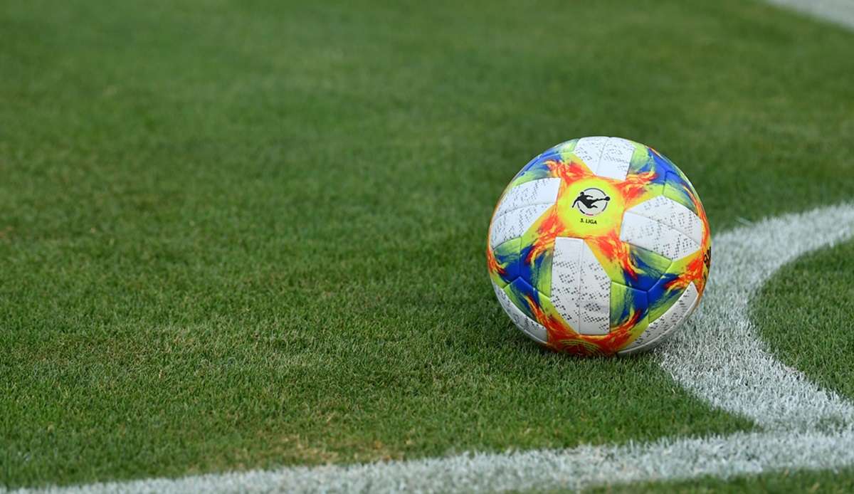 Die seit November unterbrochene Saison in der Regionalliga Nordost wird aller Voraussicht nach nicht mehr fortgesetzt. Somit steigt Viktoria Berlin in die 3. Liga auf.