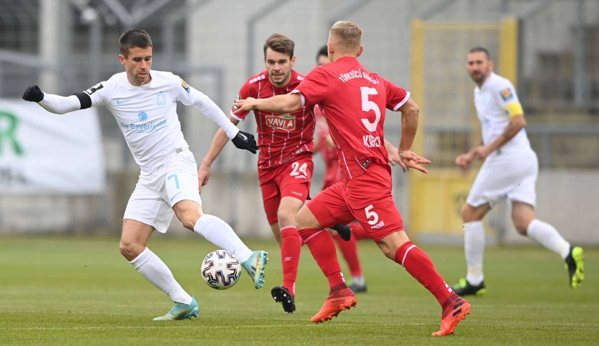 Der TSV 1860 München (weiß) und Türkgücü München spielen um einen Platz im Toto-Pokal-Viertelfinale.