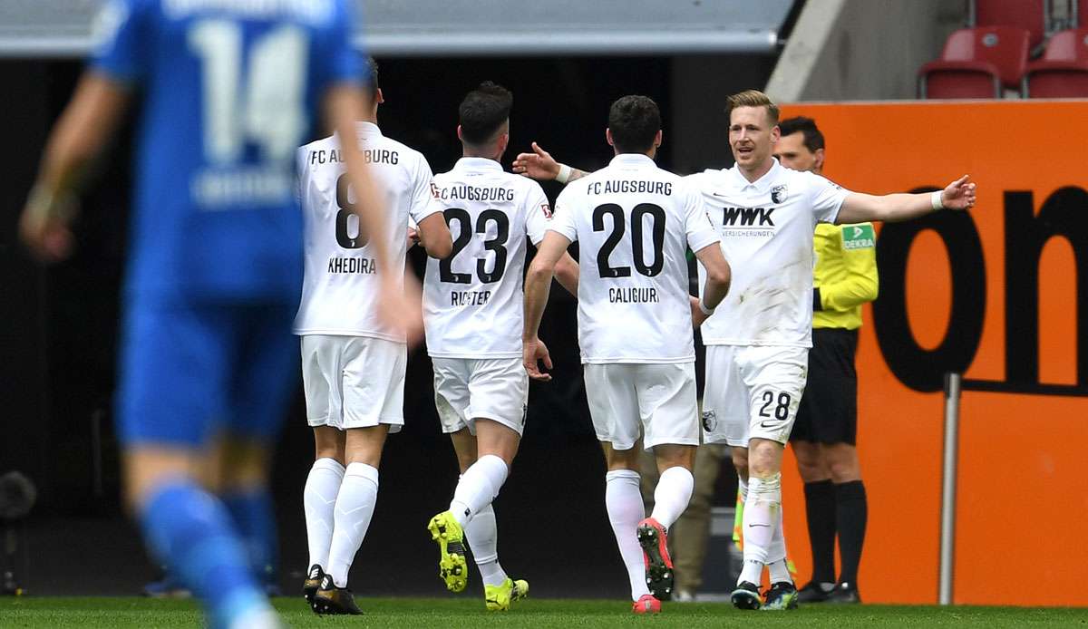 Der FC Augsburg feiert den Treffer zum 2:0 gegen Hoffenheim durch Andre Hahn.