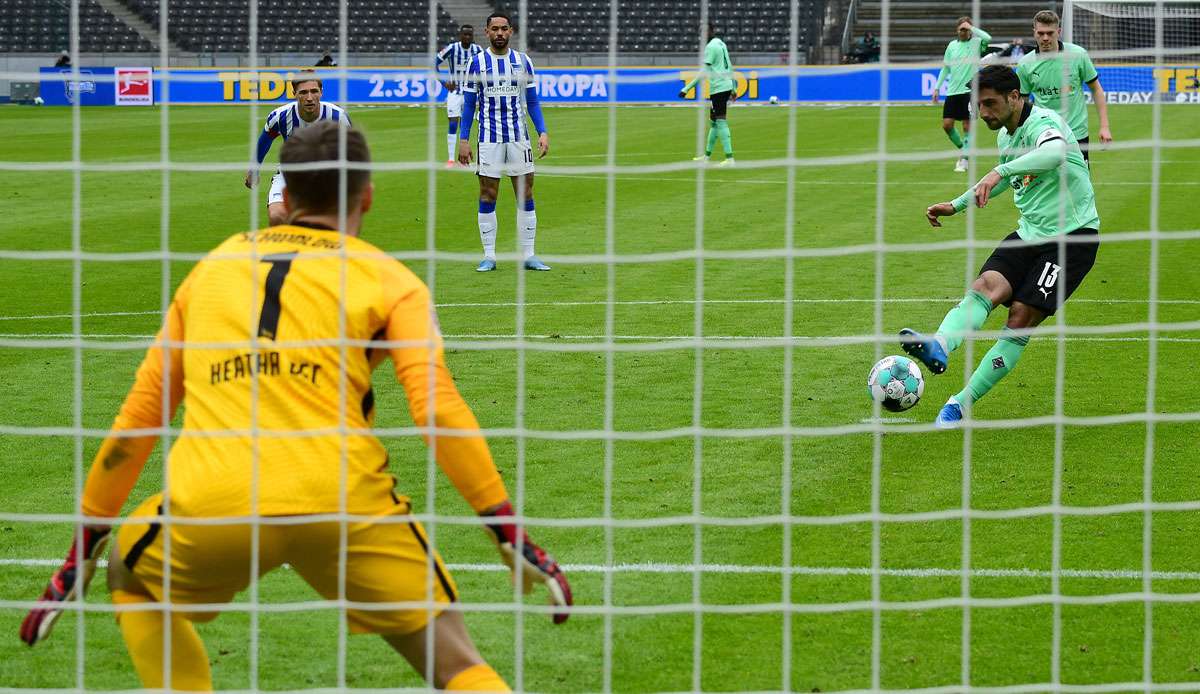 Lars Stindl bringt die Gladbacher vom Elfmeterpunkt zwischenzeitlich mit 2:1 in Front, dennoch kommt die Borussia nicht über ein Unentschieden gegen Berlin hinaus.