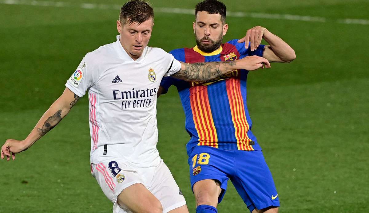 Toni Kroos (l.) kam zu seinem ersten Tor überhaupt im Clasico gegen Barcelona.