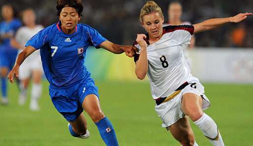 Kozue Ando (l.) ist mit Japan bei der WM in Deutschland dabei