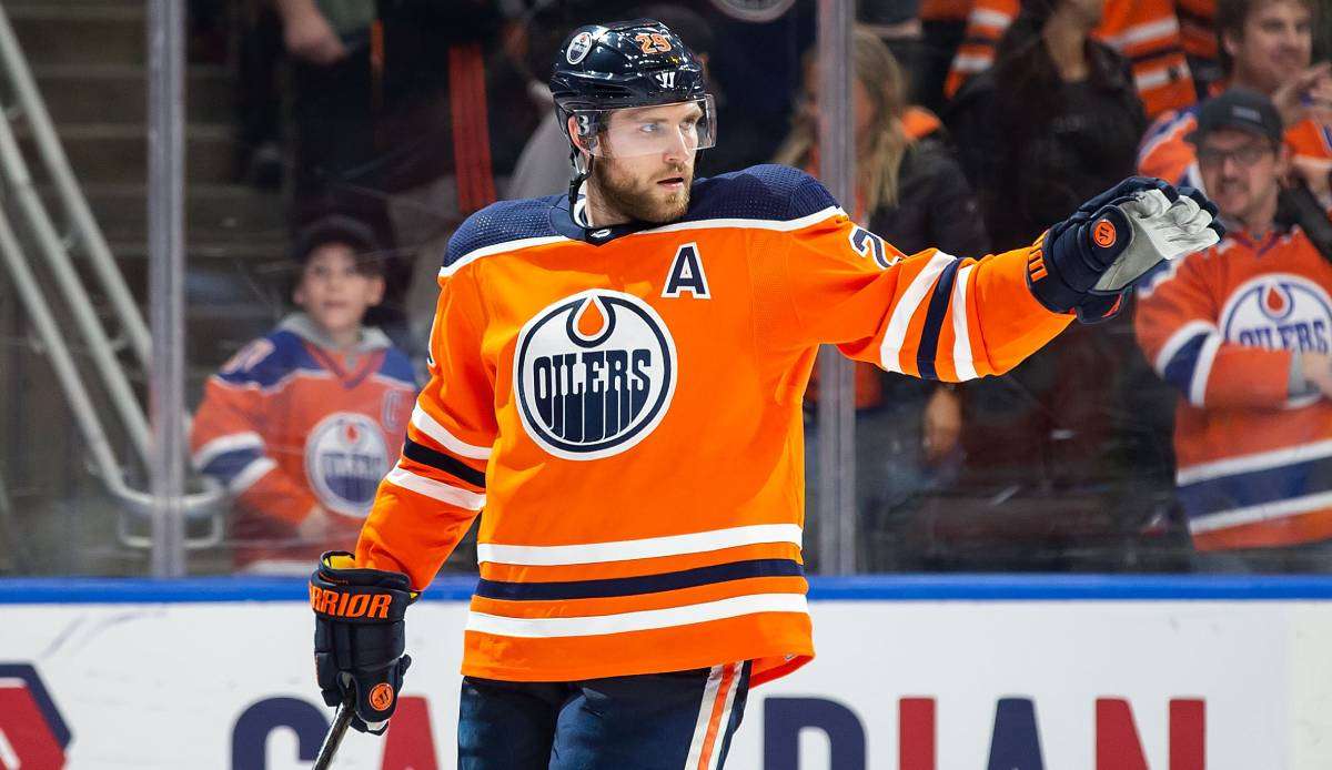 Leon Draisaitl (r.) hat NHL-Geschichte geschrieben.