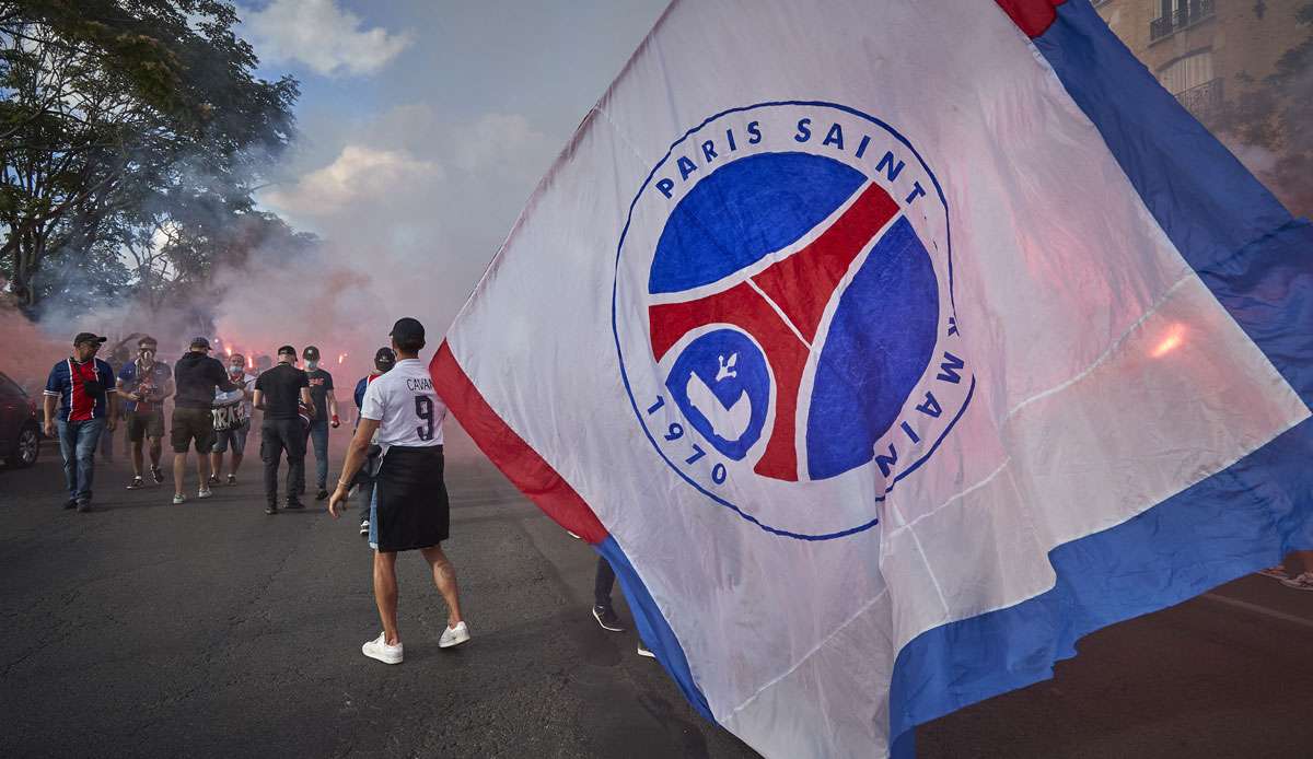 PSG-Fans beschmierten wohl den Bus des RC Lens.