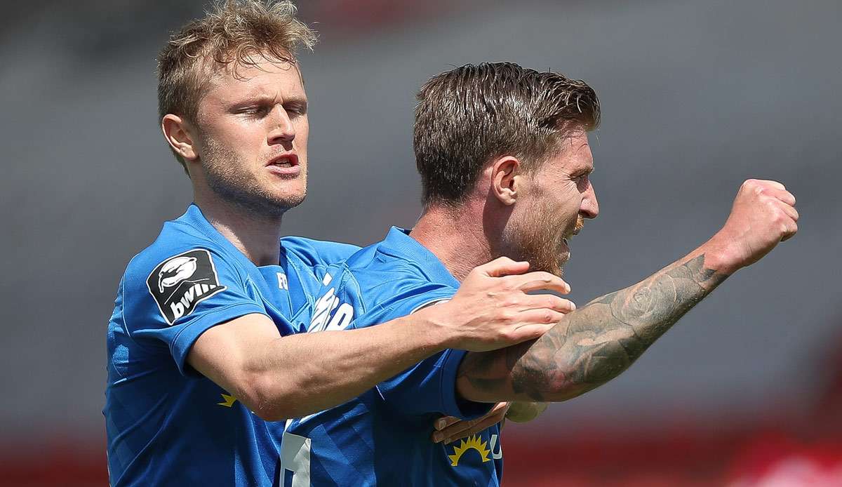 Der ehemalige Bundesligist Hansa Rostock hat die große Chance auf die Zweitliga-Rückkehr nach neun Jahren Abstinenz gewahrt.