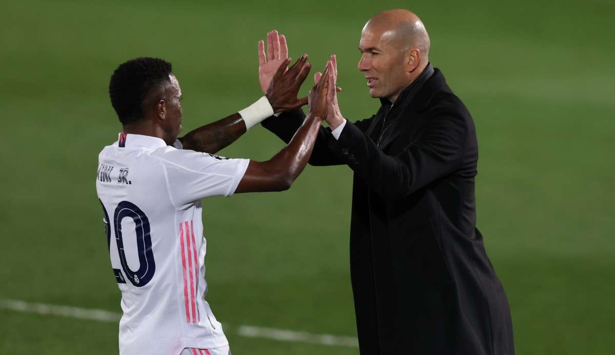 Zinedine Zidane kann im entscheidenen Spiel auf seine Offensivkräfte zählen. Hier im Bild: Vinicius Jr.