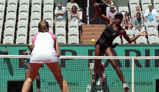 Venus Williams (r.) und Serena Williams sicherten sich den Tietl im Doppel