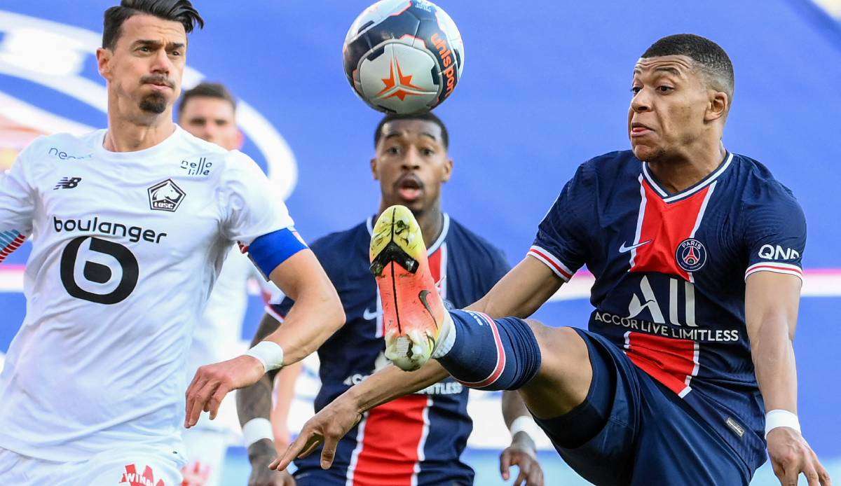 PSG (r.: Kylian Mbappe) kämpft heute im Fernduell mit Lille um die Meisterschaft.