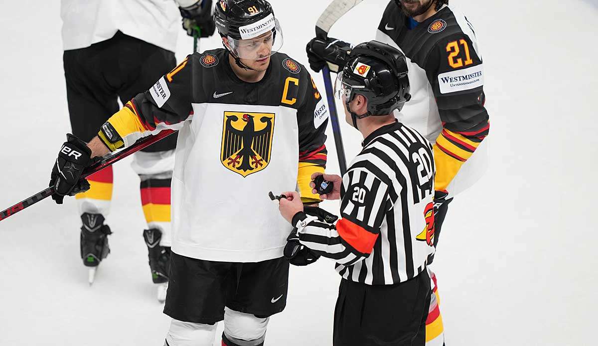 Eine fragwürdige Penalty-Entscheidung brachte das DEB-Team auf die Verliererstarße gegen Kasachstan.