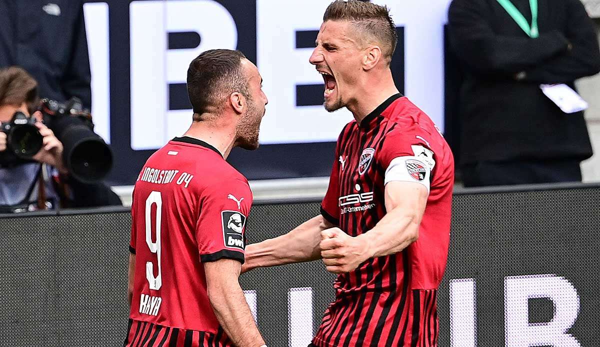 Freude pur: Torschütze Kaya feiert sein 2:0, das dem FC Ingolstadt in der Relegation die Tür zum Aufstieg weit aufschläft.