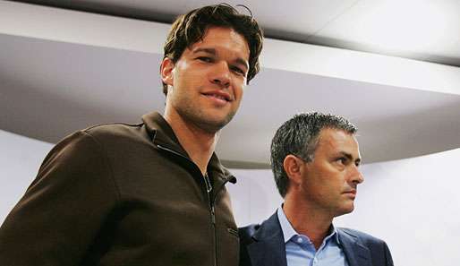 Jose Mourinho (r.) holte Michael Ballack 2006 zum FC Chelsea