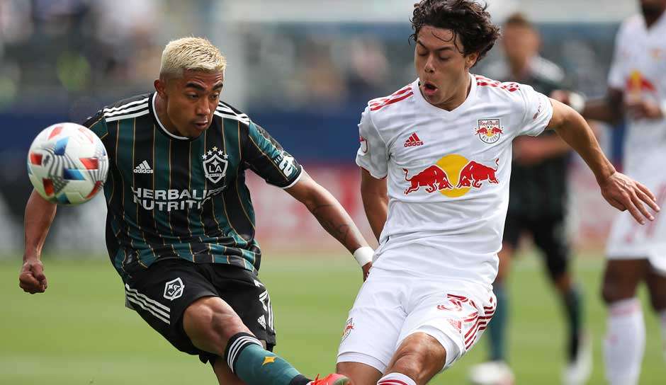 Caden Clark (r.) geht zu RB Leipzig.