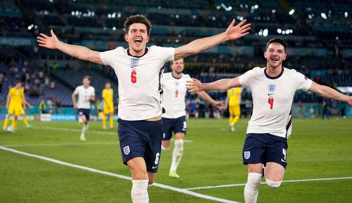 Englands Abwehrchef Harry Maguire (l.) bejubelt sein Tor zum 2:0 im Viertelfinale gegen die Ukraine.