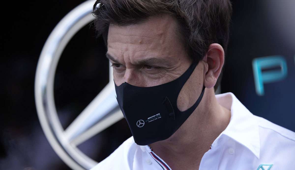 Toto Wolff und Mercedes fahren 2021 Red Bull hinterher.
