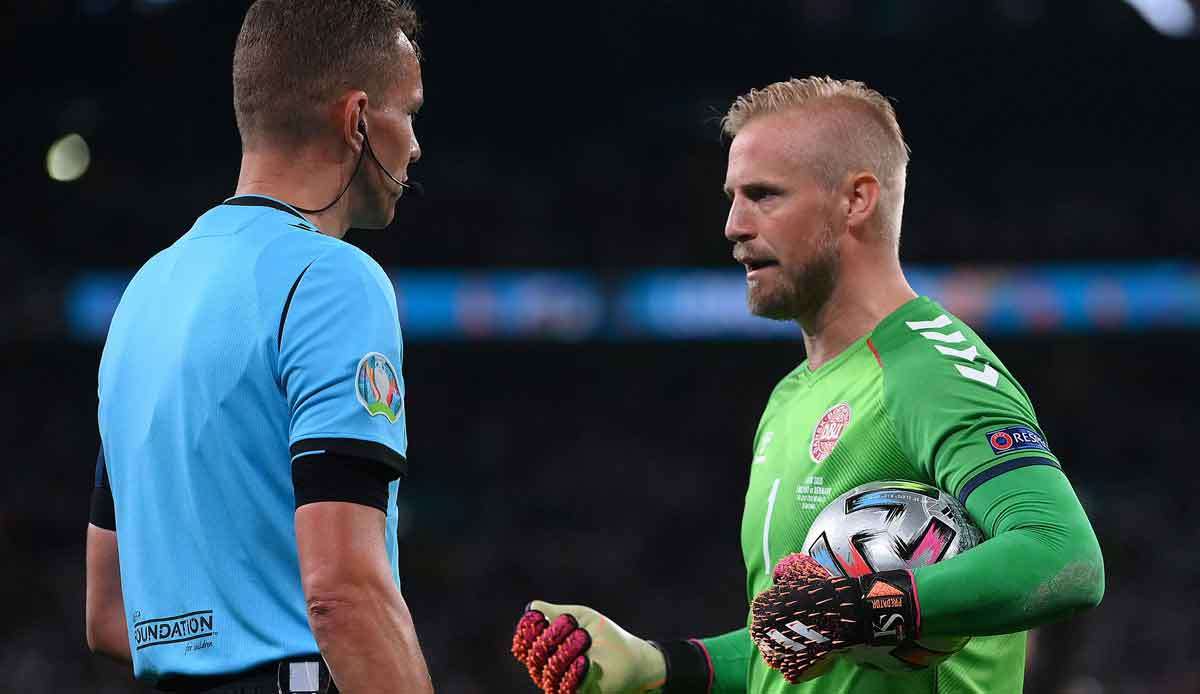 Dänemarks Keeper Kasper Schmeichel wurde im zweiten EM-Halbfinale beim umstrittenen Elfmeter, den Harry Kane im Nachschuss zum entscheidenden 2:1 nach Verlängerung für England nutzte, geblendet.