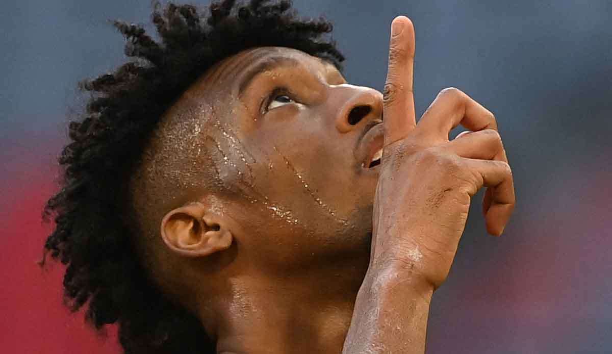 Champions-League-Sieger FC Chelsea denkt offenbar intensiv über eine Verpflichtung von Bayern Münchens Angreifer Kingsley Coman nach. Das schreibt die französische L'Equipe.