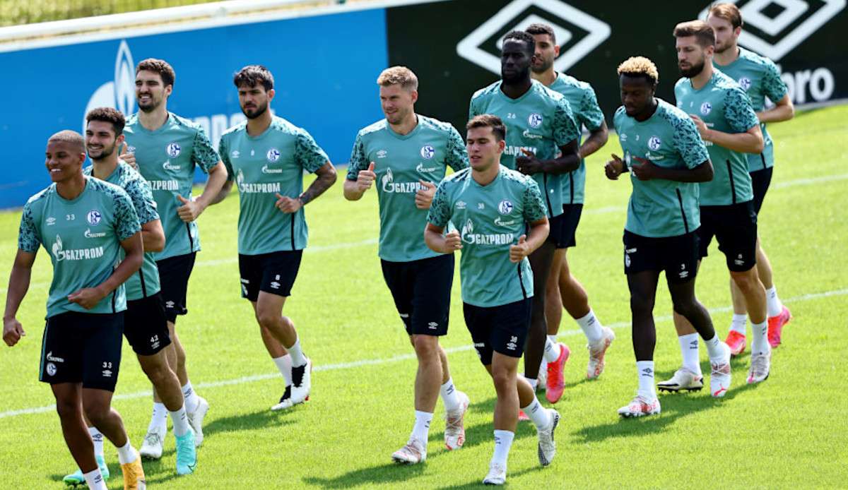 Schalke 04 hat das Nachmittagstraining am Montag abgesagt, nachdem es beim Corona-Schnelltest am Morgen innerhalb der Mannschaft ein positives Ergebnis gegeben hatte.
