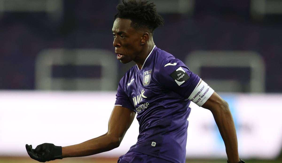 Der FC Arsenal hat den 21-jährigen Mittelfeldspieler Albert Lokonga vom RSC Anderlecht verpflichtet.