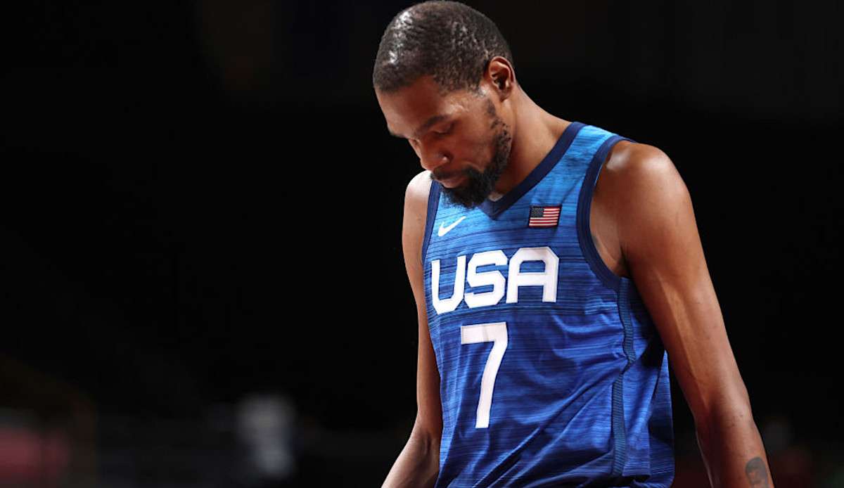 Gold-Favorit USA ist mit einer Niederlage in das olympische Basketball-Turnier gestartet. Gegen die französische Auswahl um Topstar Evan Fournier hatten die US-amerikanischen NBA-Stars um Kevin Durant und Damian Lillard mit 76:83 (45:37) das Nachsehen.