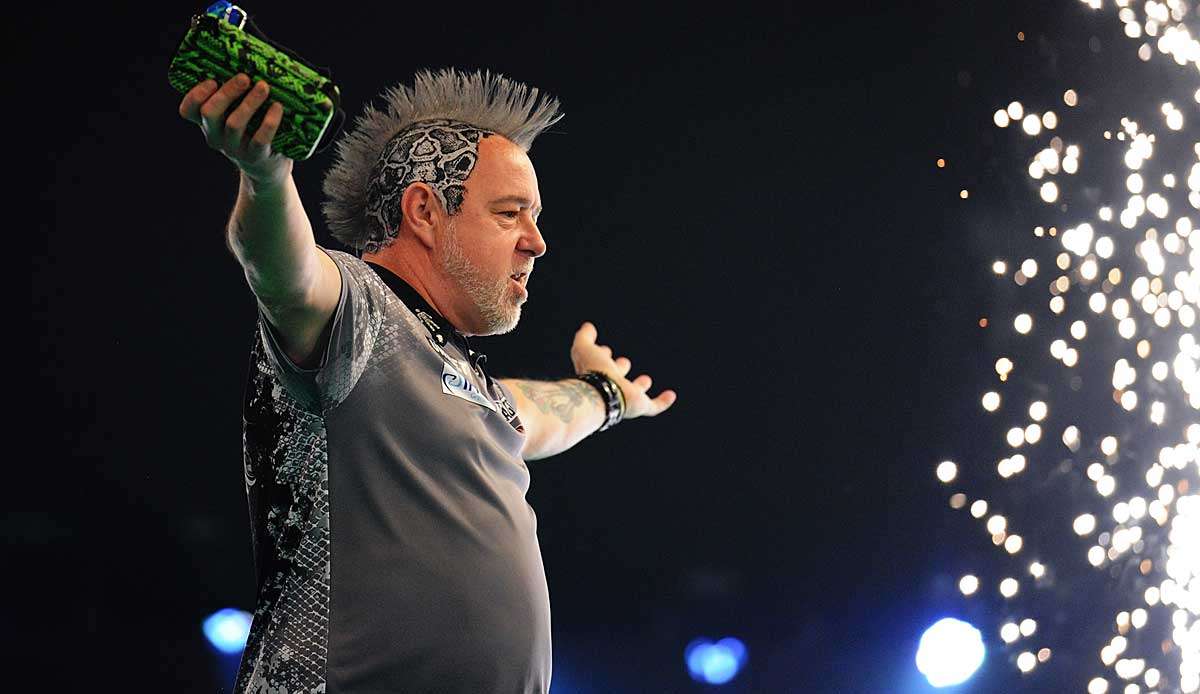 Peter Wright hat sich in einem hochklassigen Finale beim World Matchplay of Darts klar gegen Dimitri van den Bergh mit 18:13 durchgesetzt.