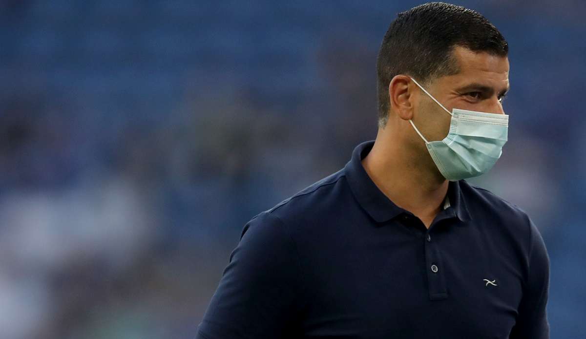 Hat ein Torwart-Talent in seinen Reihen: Schalke-Trainer Dimitrios Grammozis.
