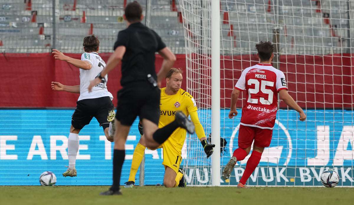 Verls Petkov (l.) erzielt das einzige Tor der Partie.