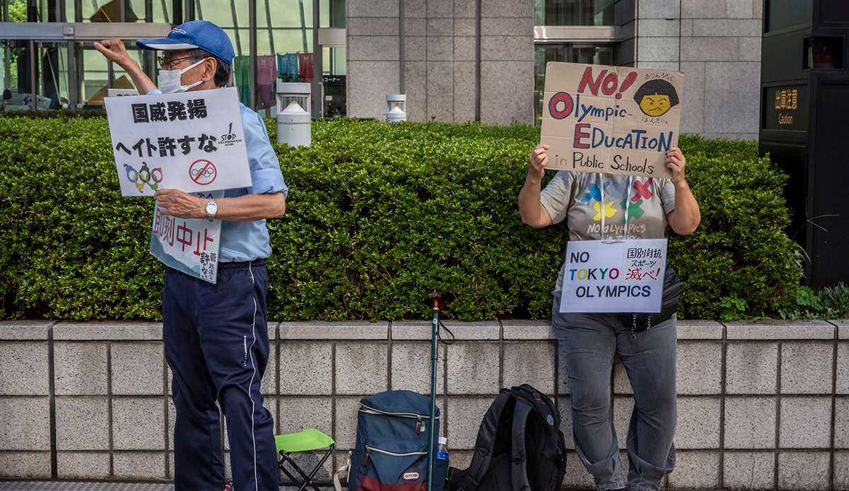Olympia-Gastgeber Japan hat angesichts unaufhaltsam steigender Coronazahlen den Notstand auf acht weitere Präfekturen ausgedehnt.