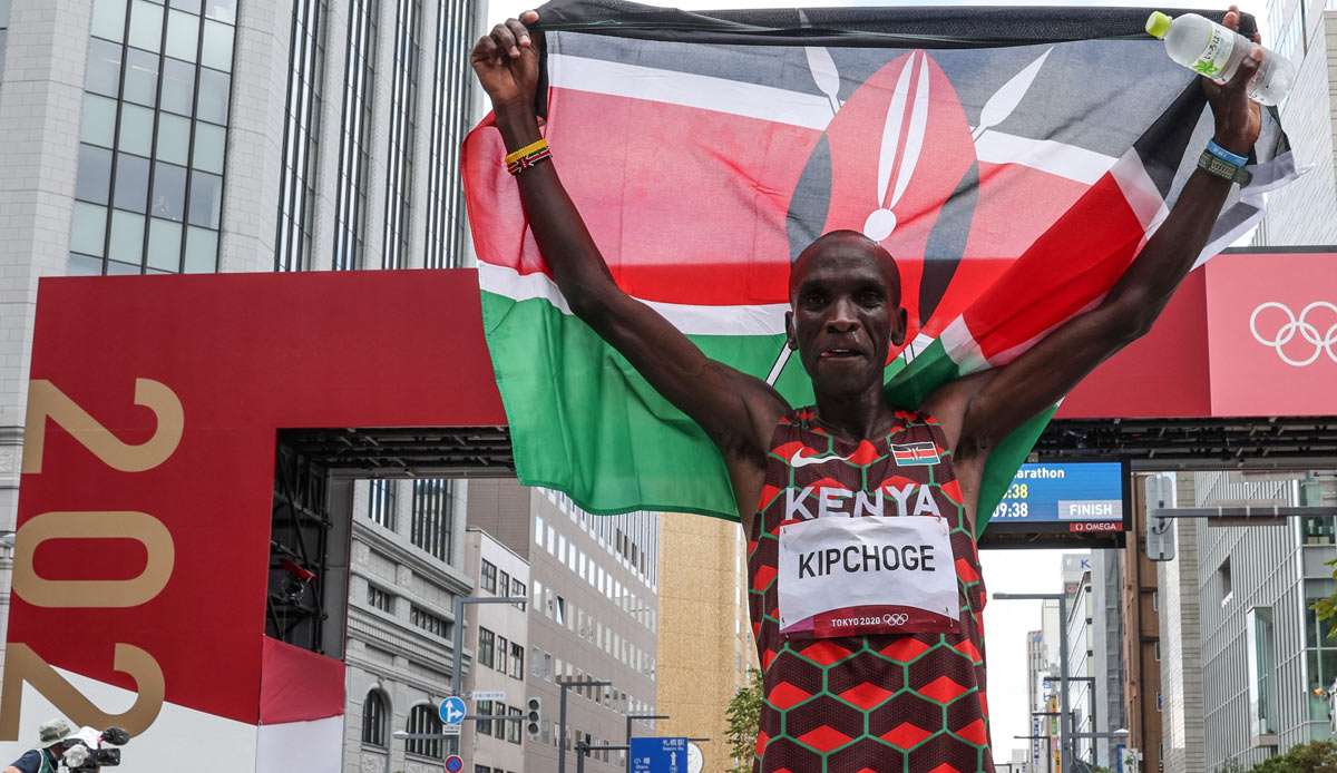 Weltrekordhalter Kipchoge hat zum zweiten Mal Gold im Marathon gewonnen.