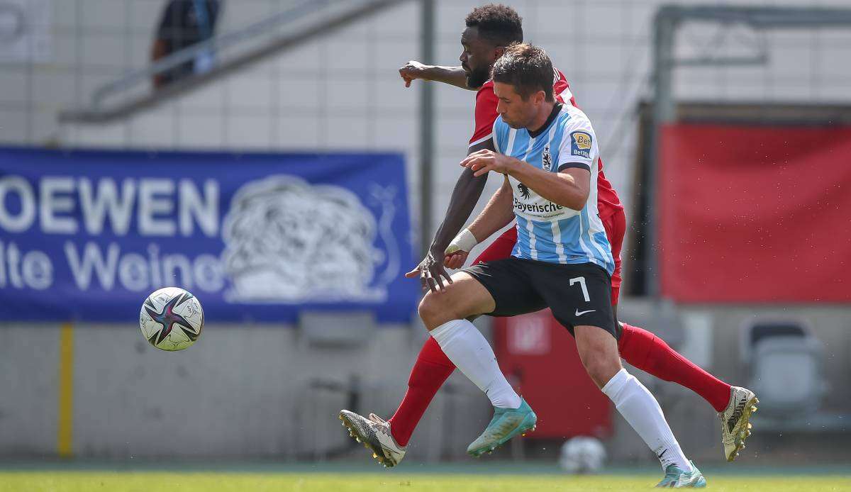 1860 München (r.. Stefan Lex) ist in dieser Saison noch ungeschlagen.