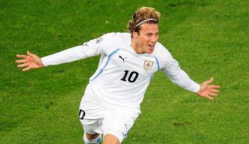 Uruguays Diego Forlan traf gegen Südafrika zweimal. Folgt gegen Mexiko Tor Nummer drei?