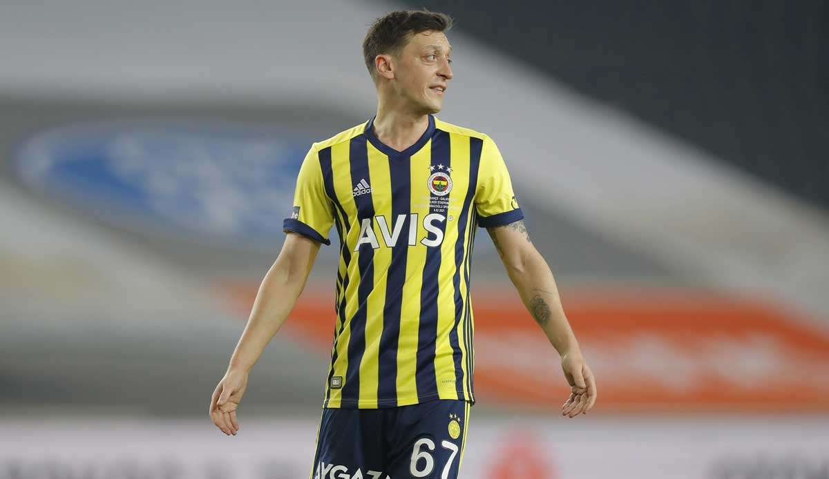 Mesut Özil steht mit Fenerbahce vor dem Sprung in die Europa-League-Gruppenphase.