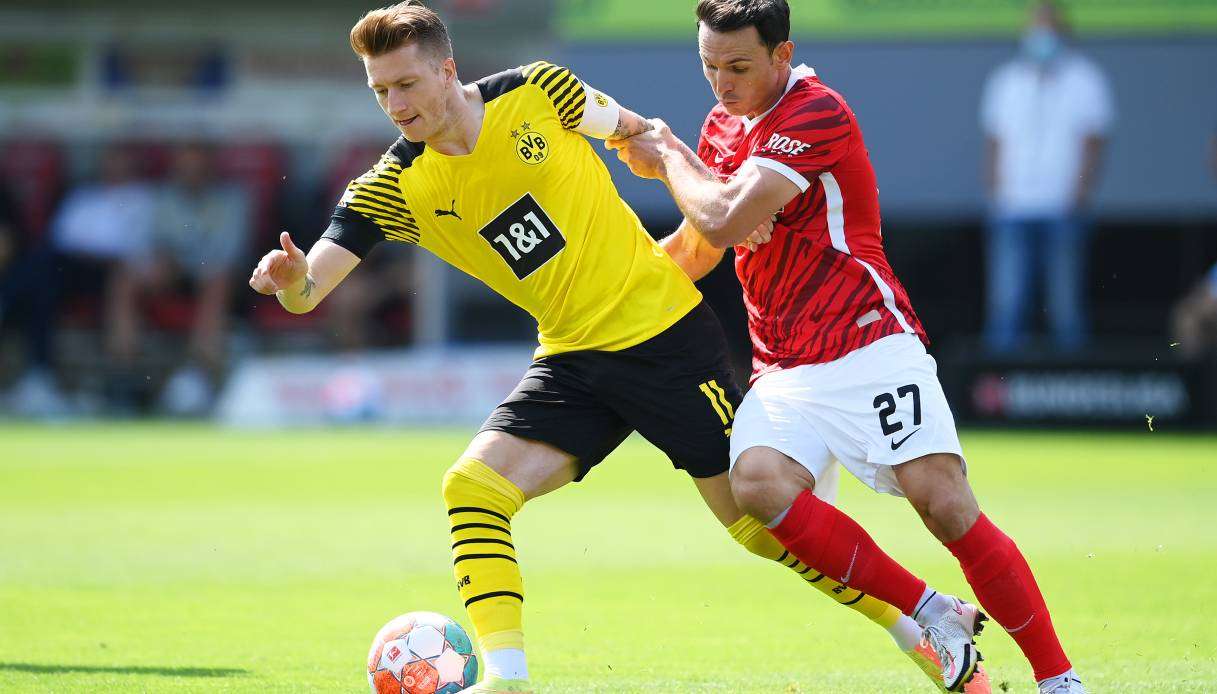 Für Marco Reus (l.) steht mit dem BVB nach der Pleite in Freiburg das Heimspiel gegen Hoffenheim auf dem Programm.