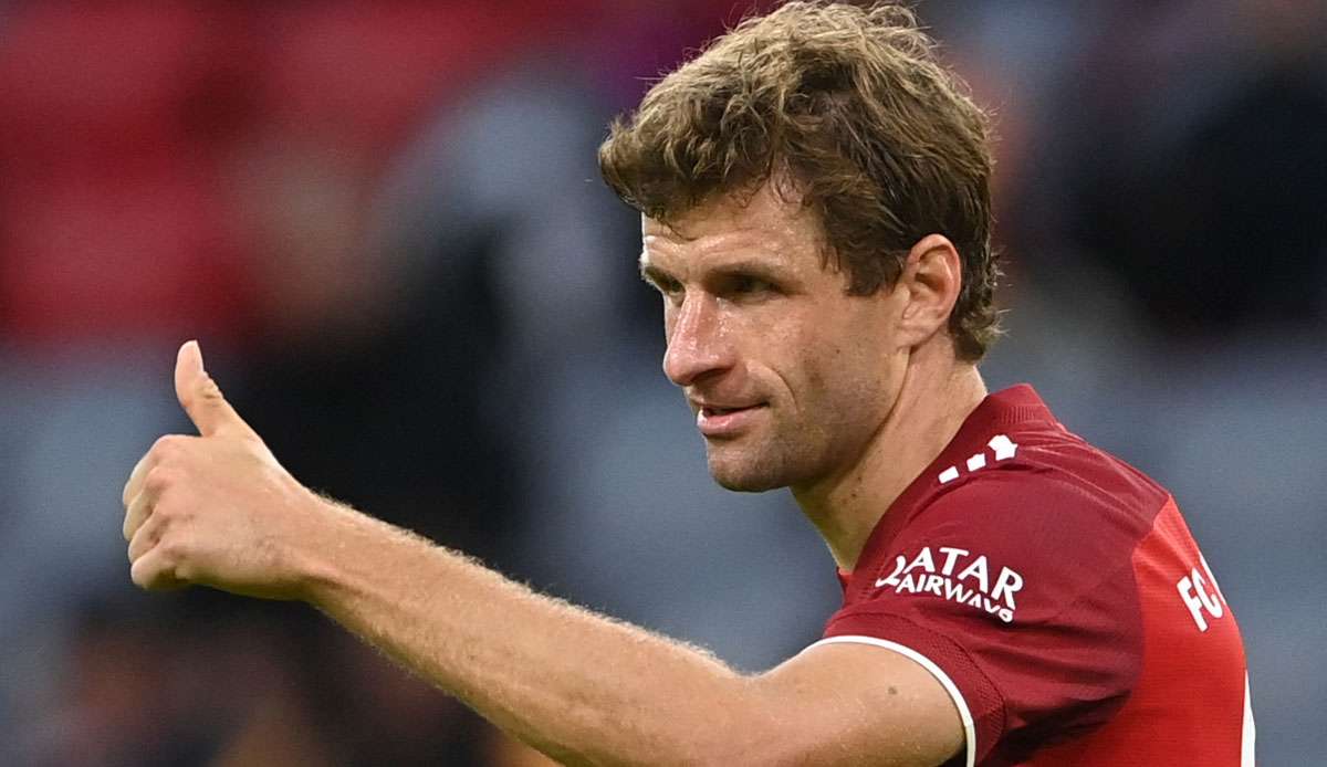 Thomas Müller hätte gerne Cristiano Ronaldo und Lionel Messi zusammen bei PSG spielen sehen.