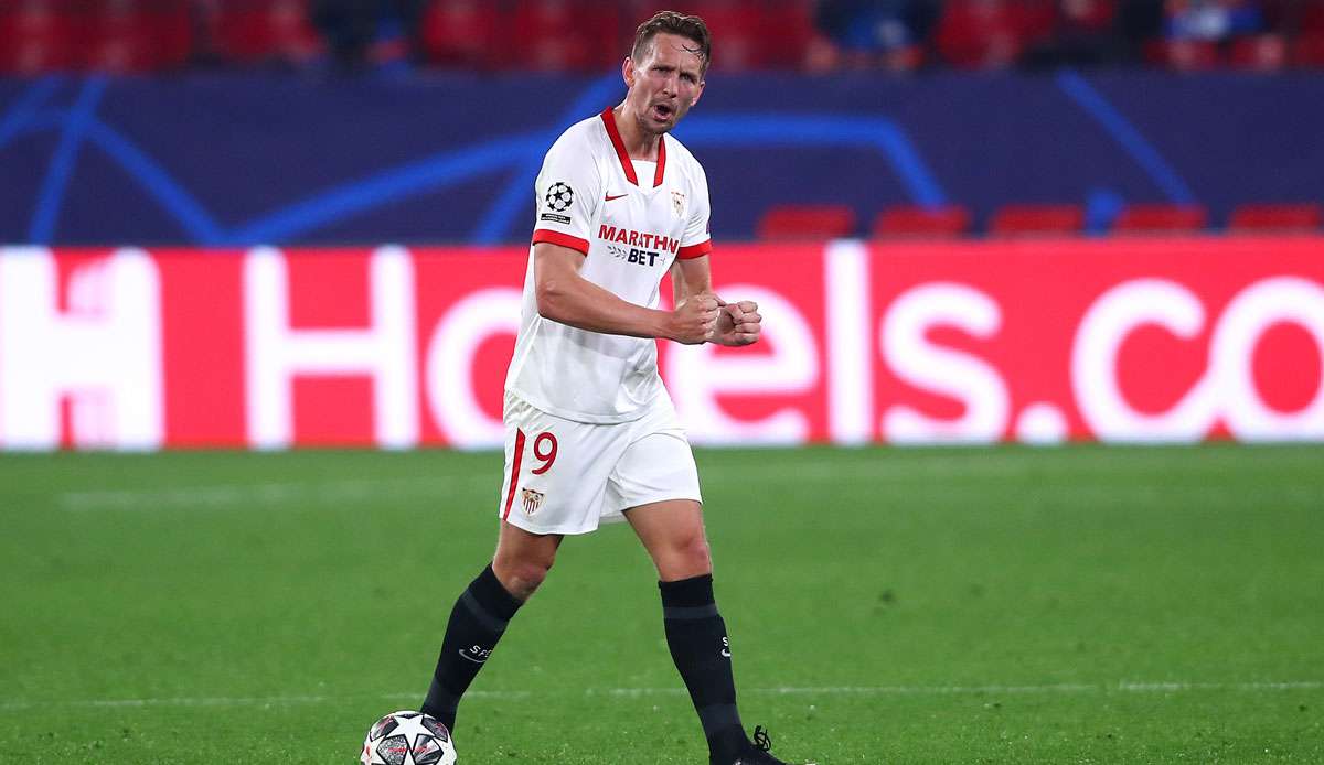 Der Wechsel von Stürmer Luuk de Jong vom FC Sevilla zum FC Barcelona wäre um ein Haar geplatzt.