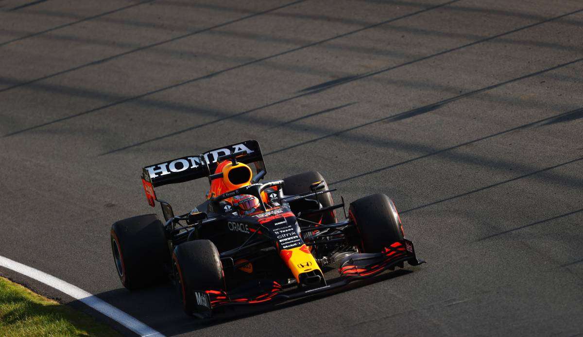 Max Verstappen kämpft mit Lewis Hamilton verbissen um die WM- Führung