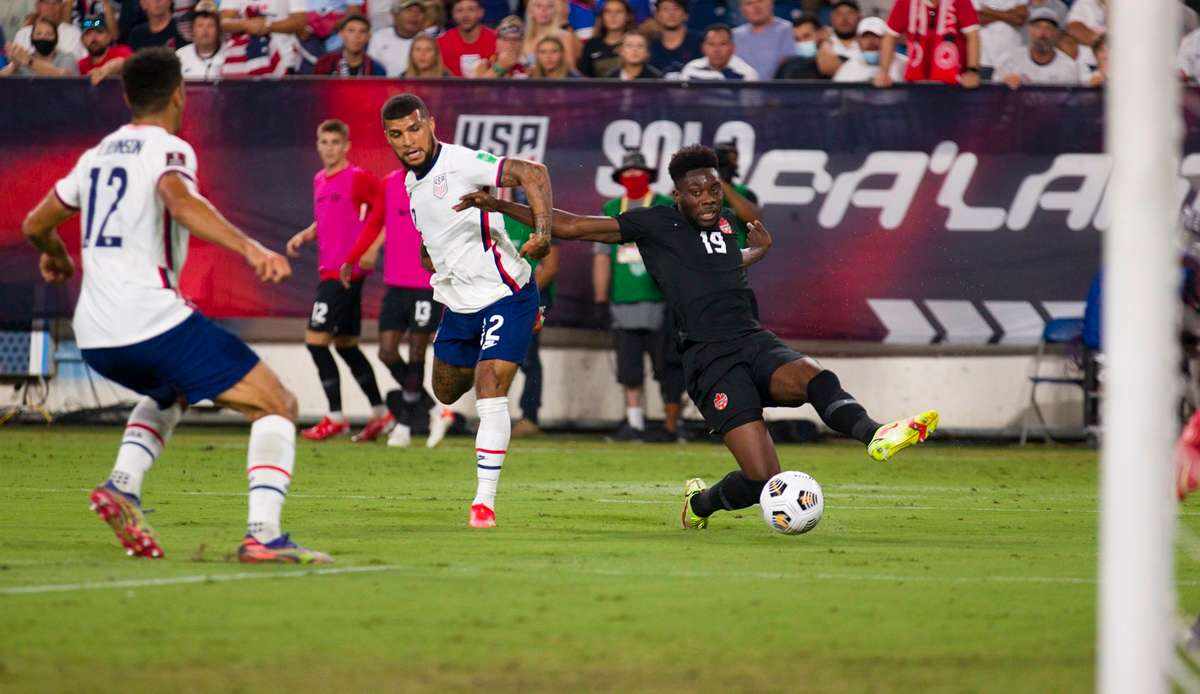 Alphonso Davies vom deutschen Rekordmeister Bayern München hat die kanadische Nationalmannschaft in der WM-Qualifikation zu einem Punkt gegen die USA geführt.