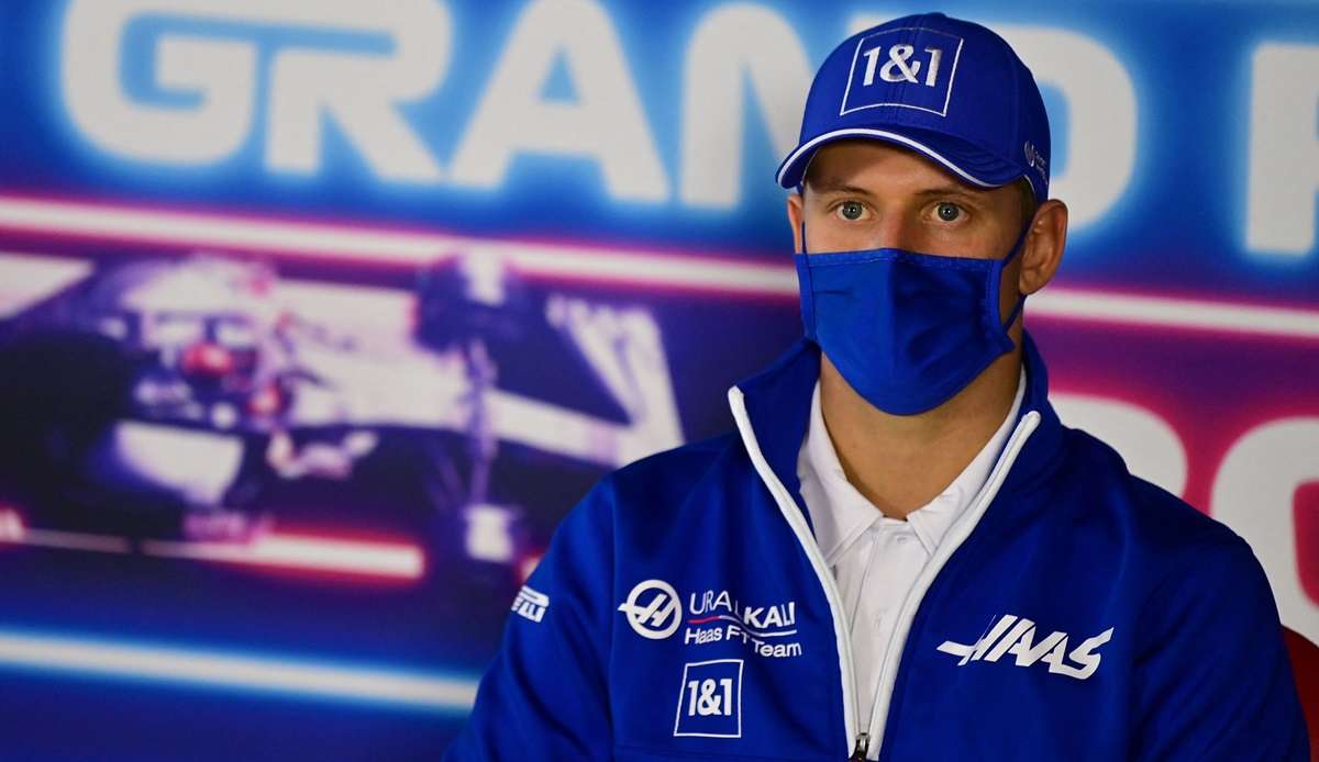 Trotz des Streits mit Teamkollege Nikita Mazepin sitzt Mick Schumacher offenbar auch in der nächsten Saison im Cockpit von Haas.