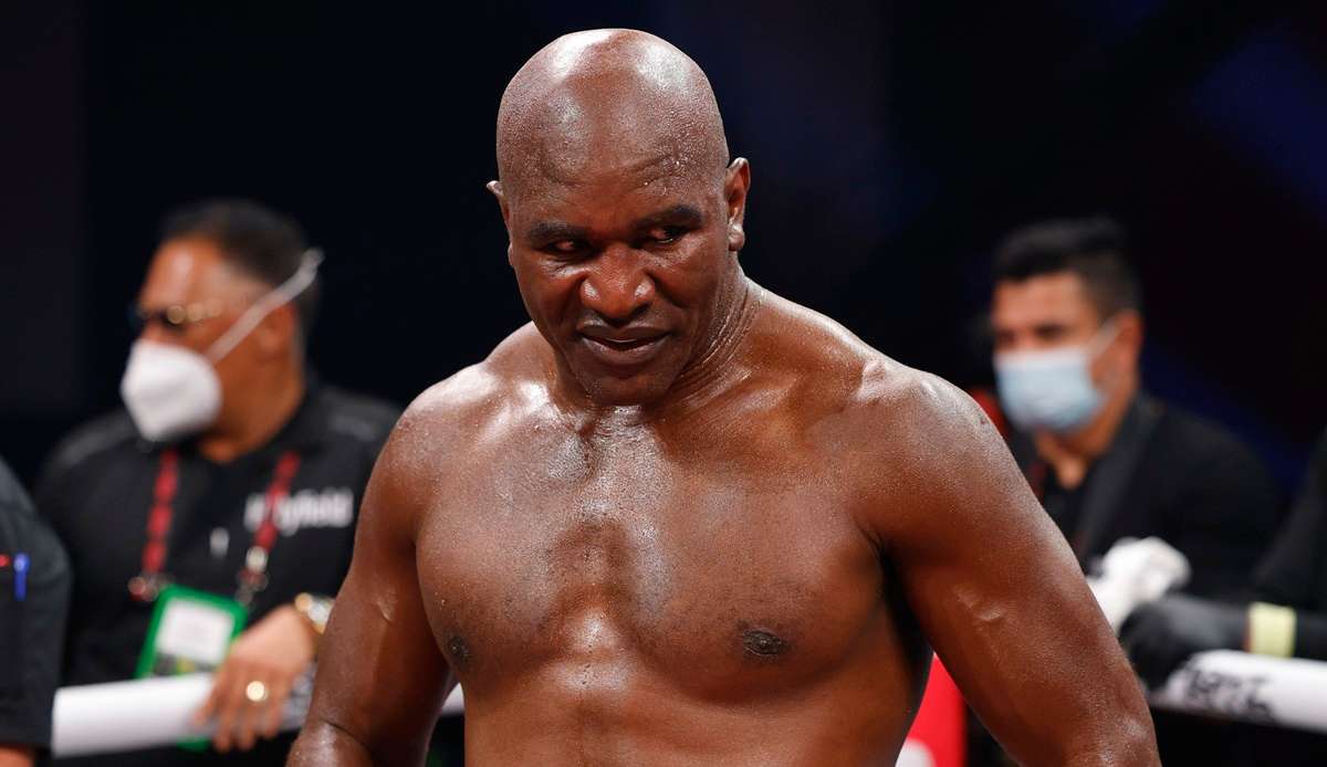 Holyfield verlor bereits nach einer Minute und 49 Sekunden gegen den ehemaligen UFC-Star Vitor Belfort durch Technischen K.o.