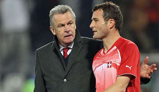 Ottmar Hitzfeld (l.) trainiert die Schweiz seit 2008