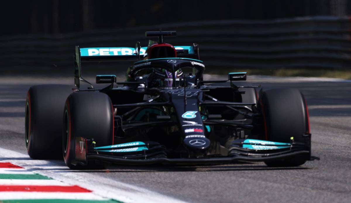 Lewis Hamilton startet in Sotschi den nächsten Angriff auf Max Verstappen.