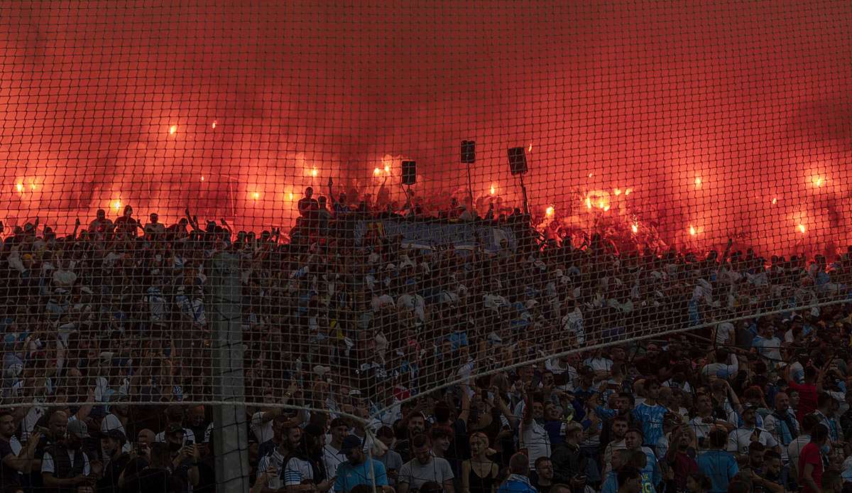 Während der Partie zwischen SCO Angers und Olympique Marseille (0:0) verließen Dutzende OM-Fans die Gästetribüne und randalierten.