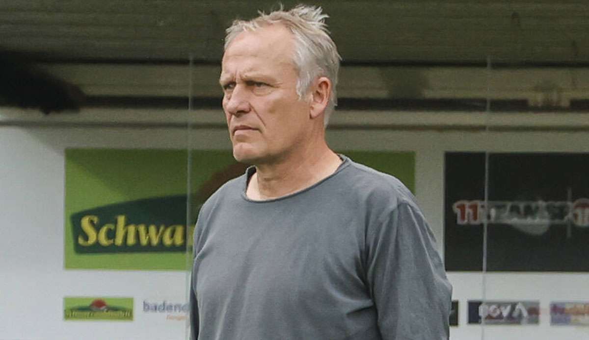 Christian Streich sieht den SC Freiburg trotz des historisch starken Saisonstarts weit von einem Spitzenteam entfernt.