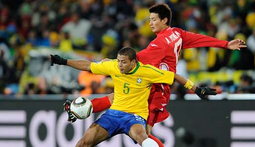 Felipe Melo (l.) steht Brasilien vielleicht doch zu Verfügung