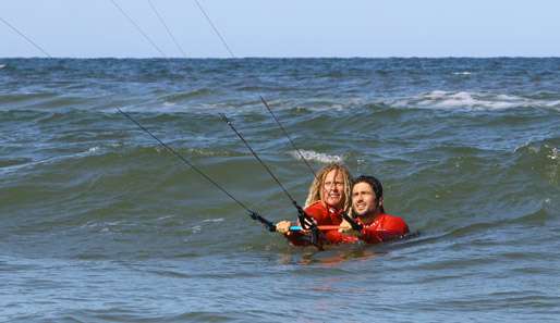 Action-Held Tom Beck beim Start aus dem Wasser.