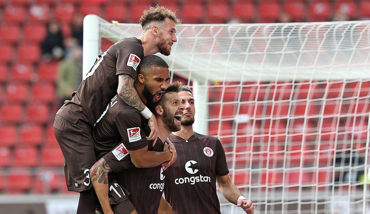 Der FC St. Pauli hat in der 2. Liga die Tabellenführung übernommen.