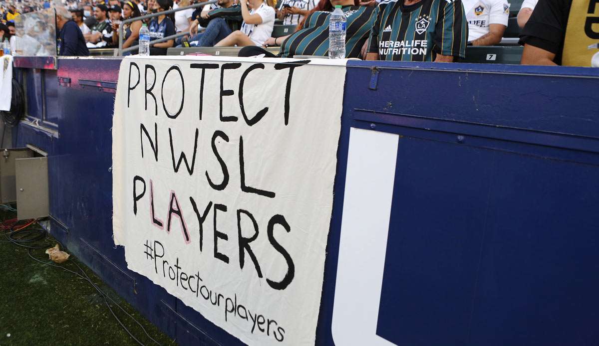 Der Missbrauchsskandal in der amerikanischen Frauenfußball-Profiliga NWSL hat weitere personelle Konsequenzen nach sich gezogen.