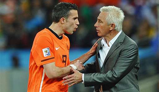 Robin van Persie (l.) im Gespräch mit Coach Bert van Marwijk