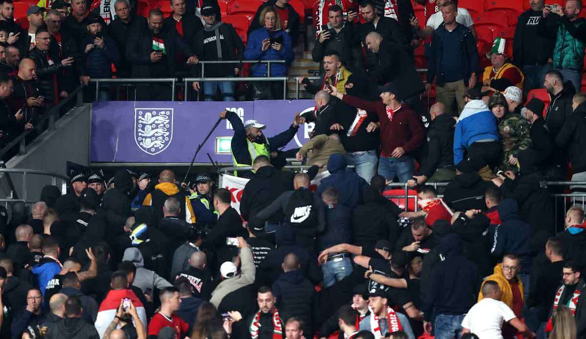 Am Rande des WM-Qualifikationsspiels zwischen England und Ungarn in London ist es zu gewaltsamen Auseinandersetzungen gekommen.