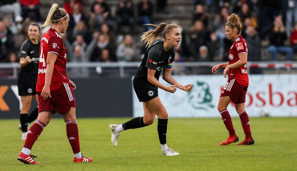 Frankfurts-Laura Freigang bejubelt ihren Treffer zum 2:2 gegen Bayern München.