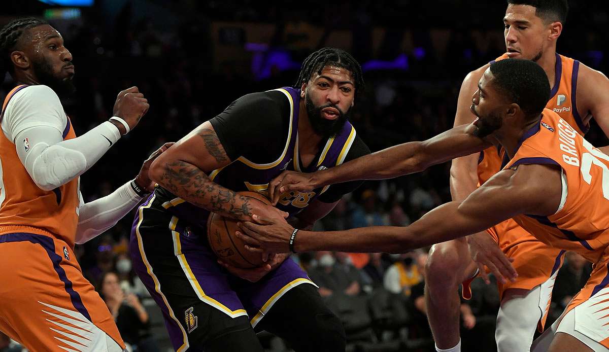 Anthony Davis geriet nicht nur mit den Phoenix Suns aneinander.